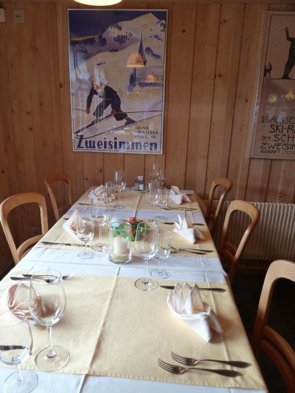 Gasthof Derby Hotel Zweisimmen Kültér fotó